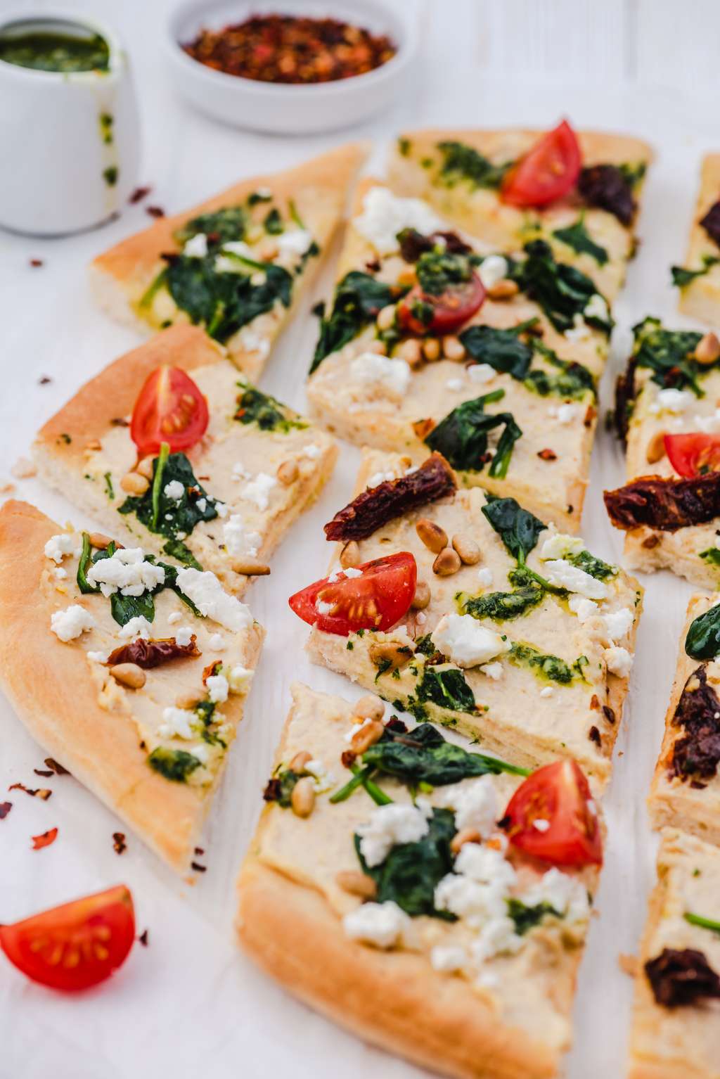 Bezglutenowa pizza z hummusem, pesto i serem feta LECLERC Lublin